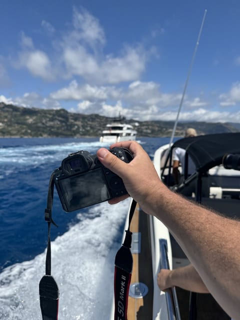 Shooting running footage from a chase boat
