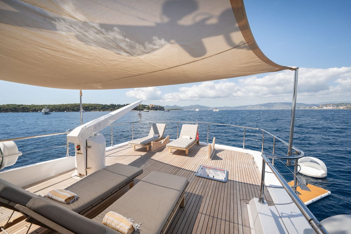 Azimut 30m — superyacht photographed by Yacht Media Crew