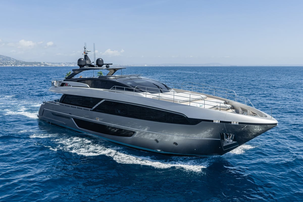HP6 — superyacht photographed by Yacht Media Crew