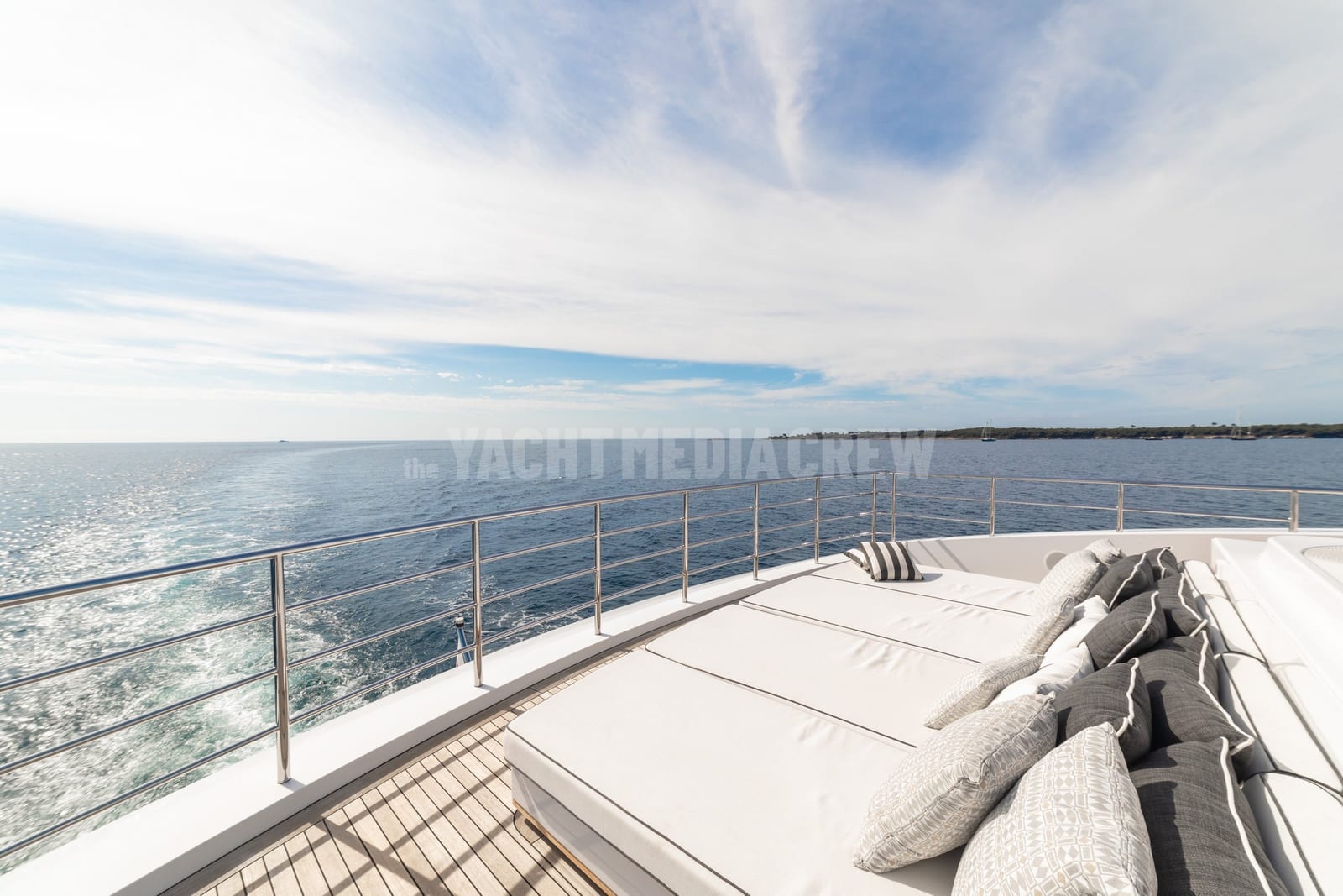 Medially — superyacht exterior, photo 8
